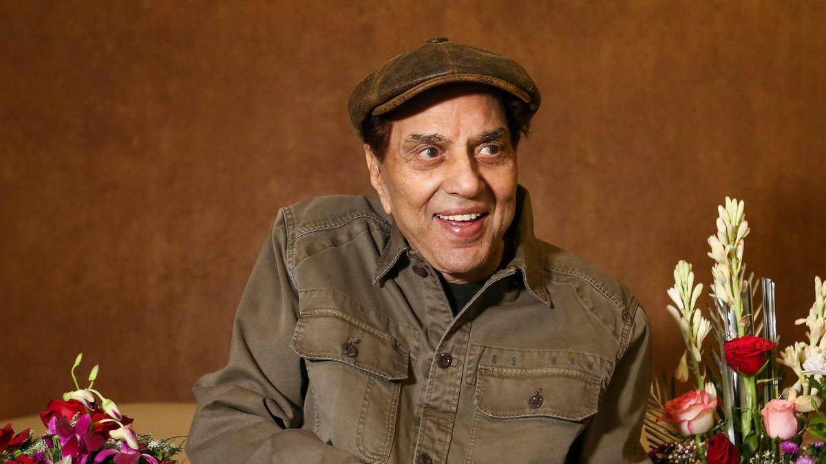 Actor धर्मेंद्र का निधन