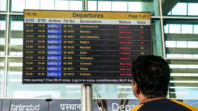 इंडिगो की सैकड़ों फ्लाइट्स कैंसिल