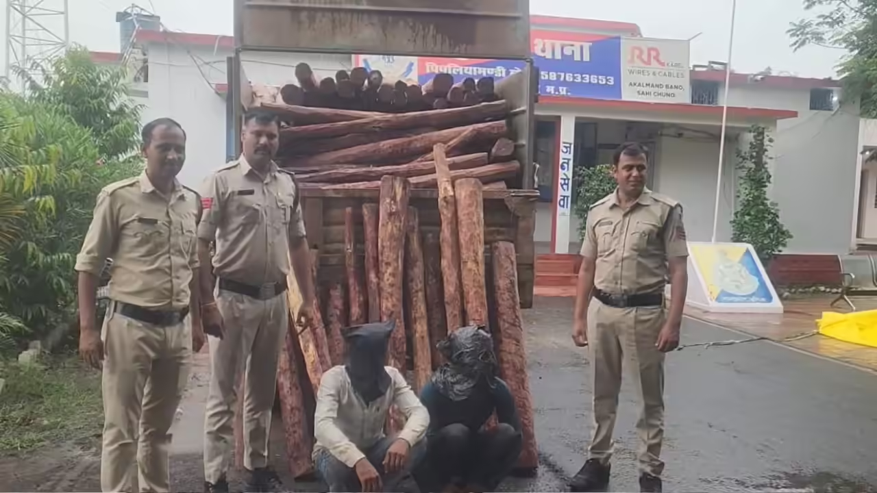 चंदन तश्करों