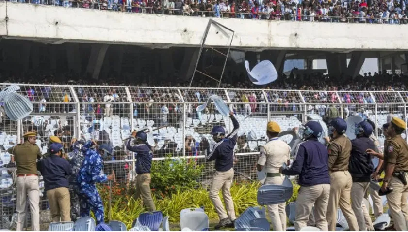 कोलकाता स्टेडियम में कुप्रबंधन पर पुलिस का बड़ा एक्शन