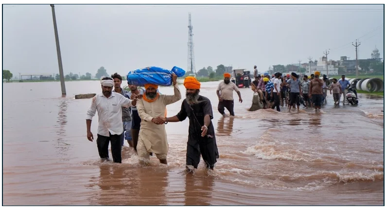 देशभर में बारिश का कहर, गुजरात में Flood जैसे हालात